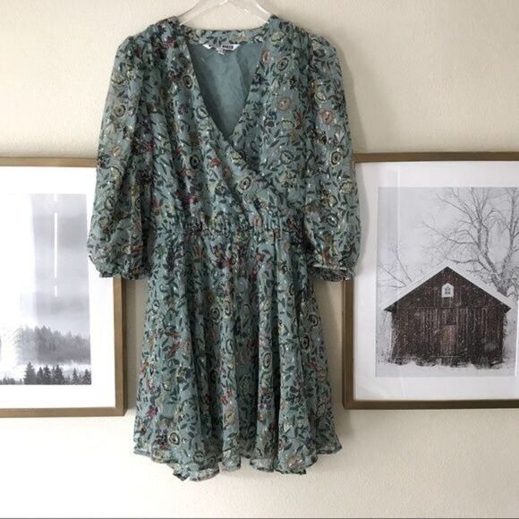 WALTER BAKER Wrap Effect Floral Chiffon Handkerchief Hem Dress Size Medium NWOT - Picture 4 of 5